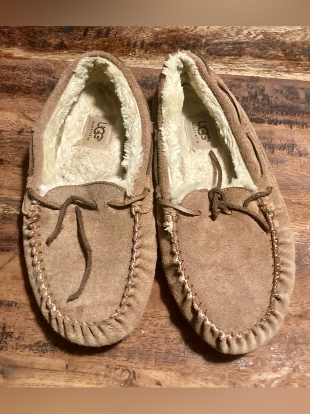 UGG Dakota Moccasin slippers. Approx women’s 7.